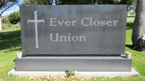 Pat_Brown_grave,_Holy_Cross,_Colma